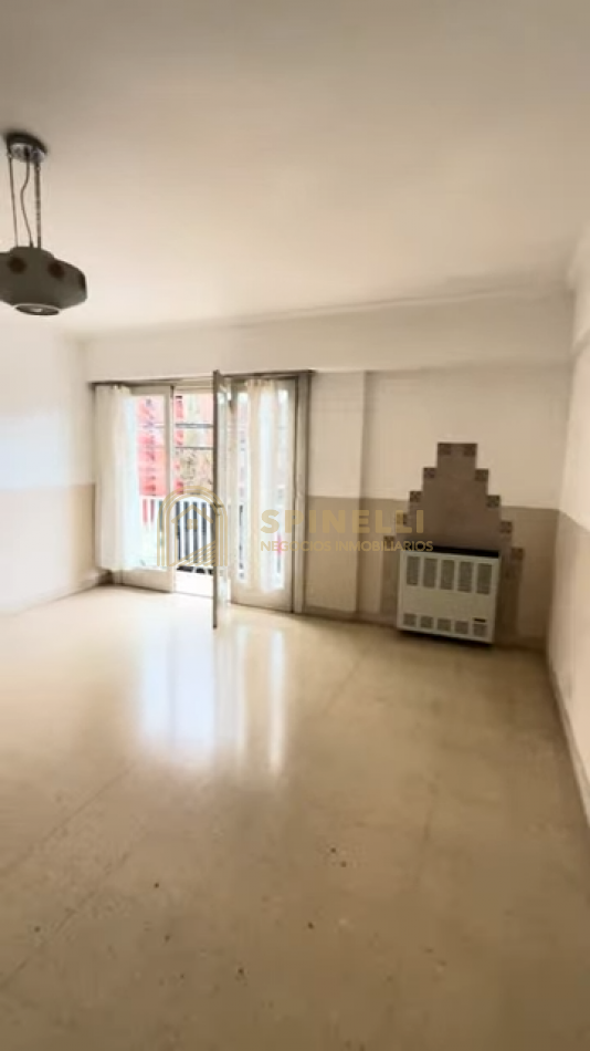 Alquiler 24 meses | Amplio departamento de 3 ambientes con gran balcon al frente-CHAUVIN