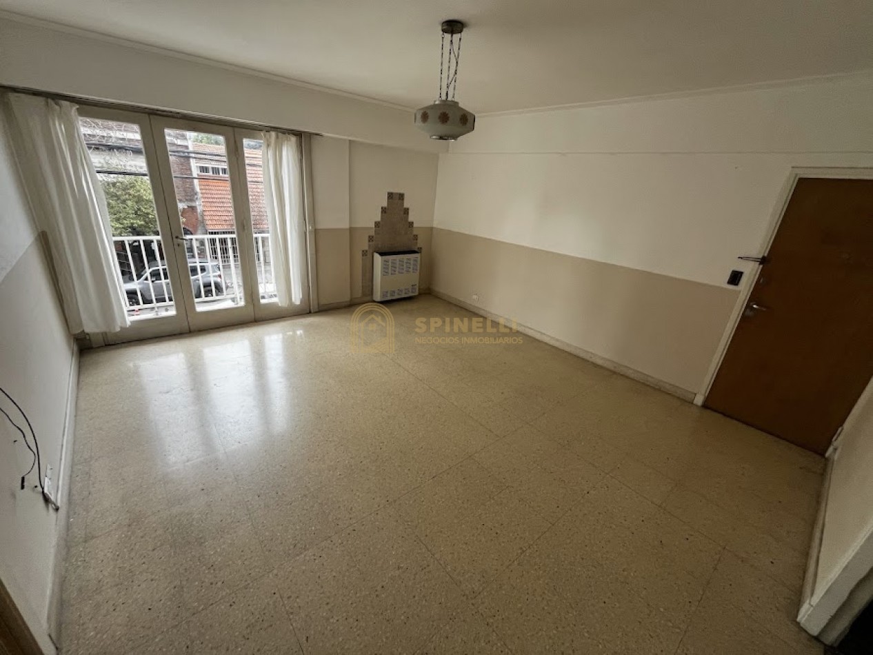 Alquiler 24 meses | Amplio departamento de 3 ambientes con gran balcon al frente-CHAUVIN