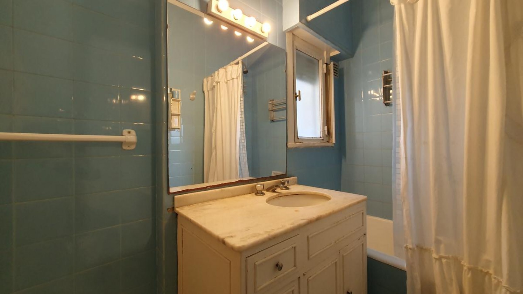 OPORTUNIDAD Departamento 2 Ambientes al Frente. Zona Torreon