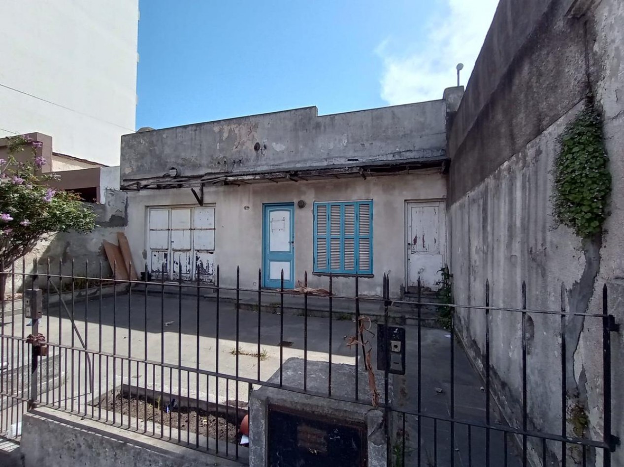 Casa en Lote Propio a Reciclar - Ideal Inversion o Desarrollo