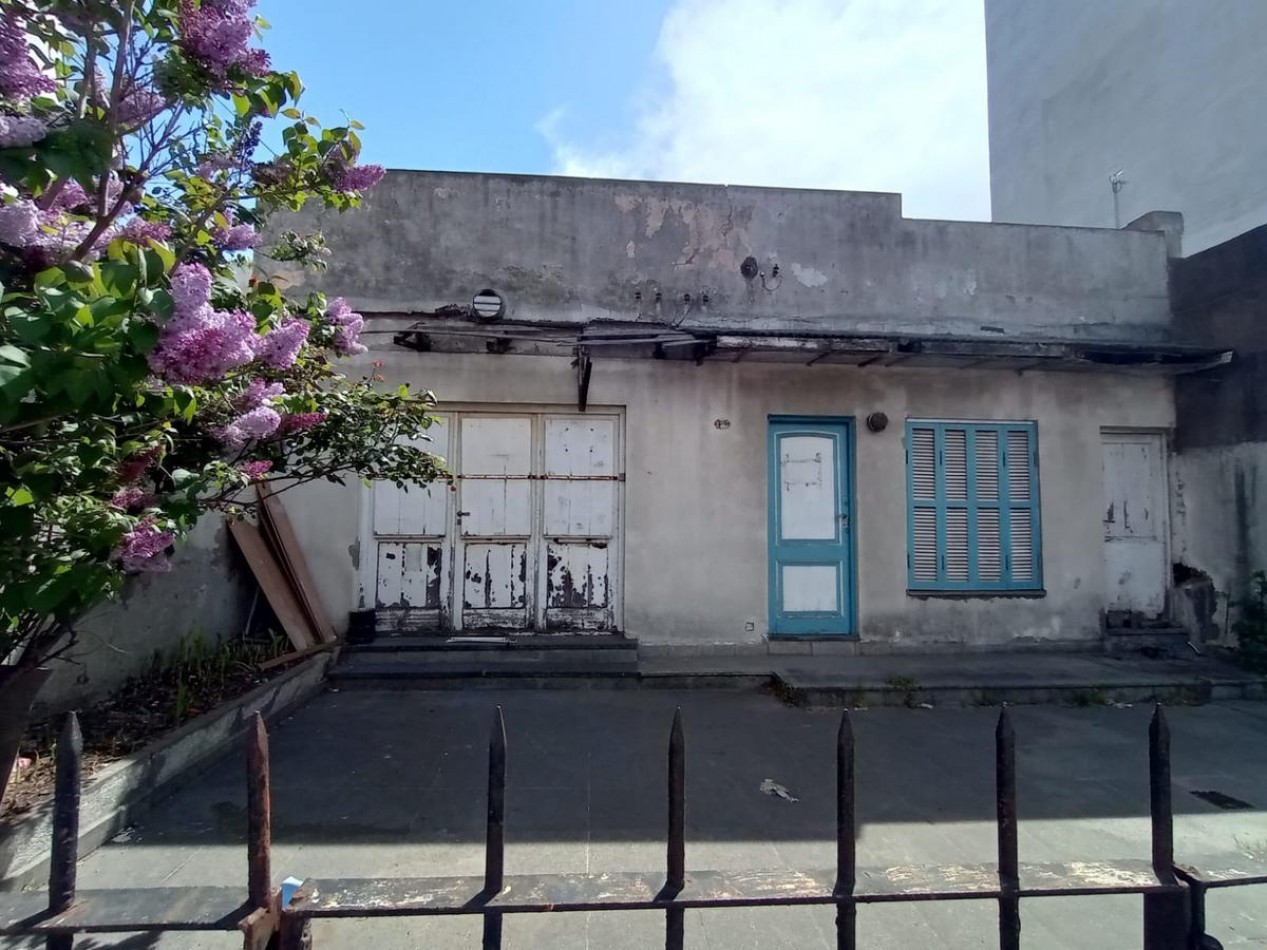 Casa en Lote Propio a Reciclar - Ideal Inversion o Desarrollo