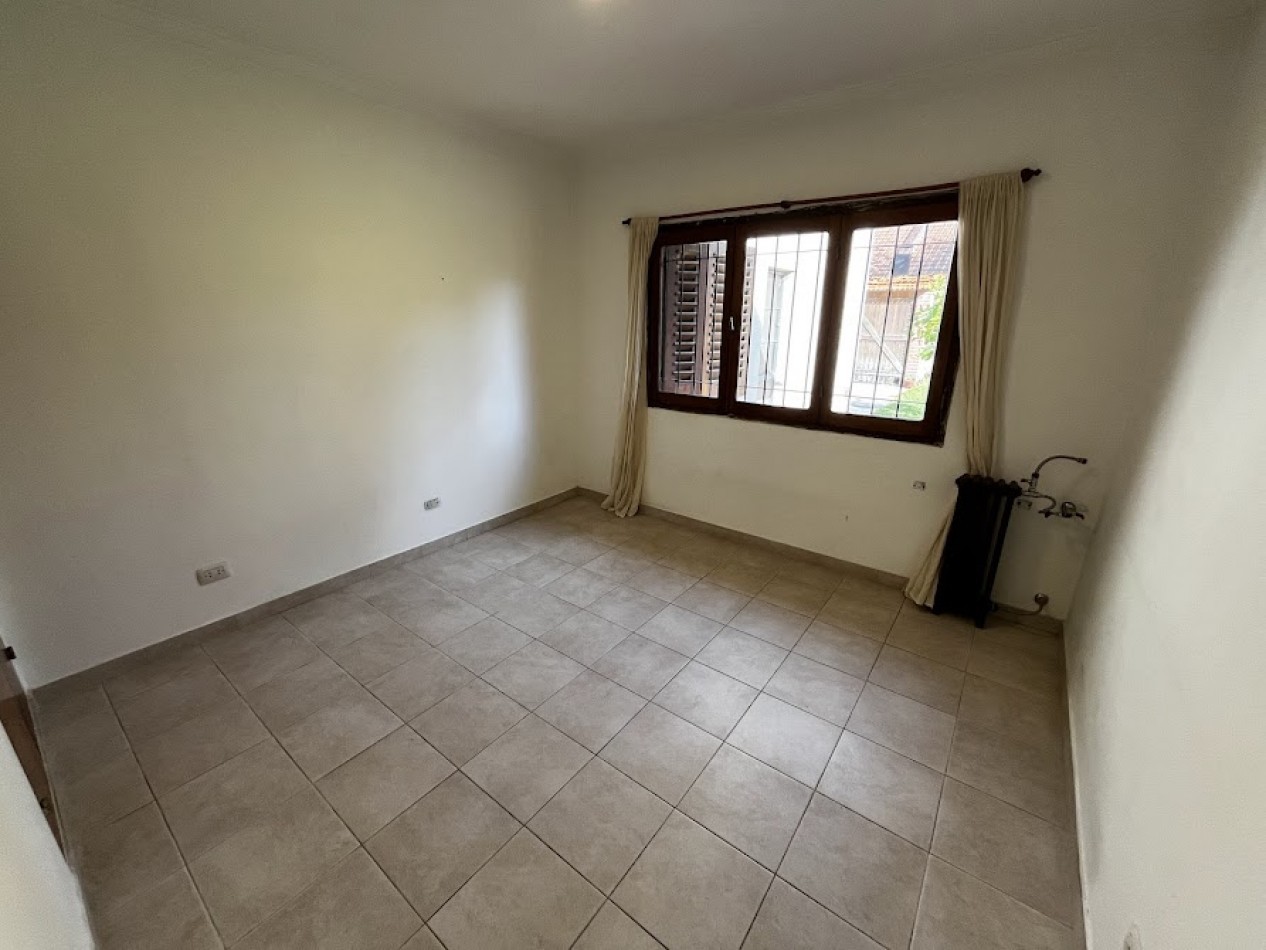 Oportunidad unica en Barrio Constitucion - Chalet en dos plantas