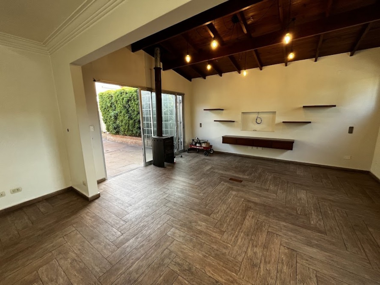 Oportunidad unica en Barrio Constitucion - Chalet en dos plantas
