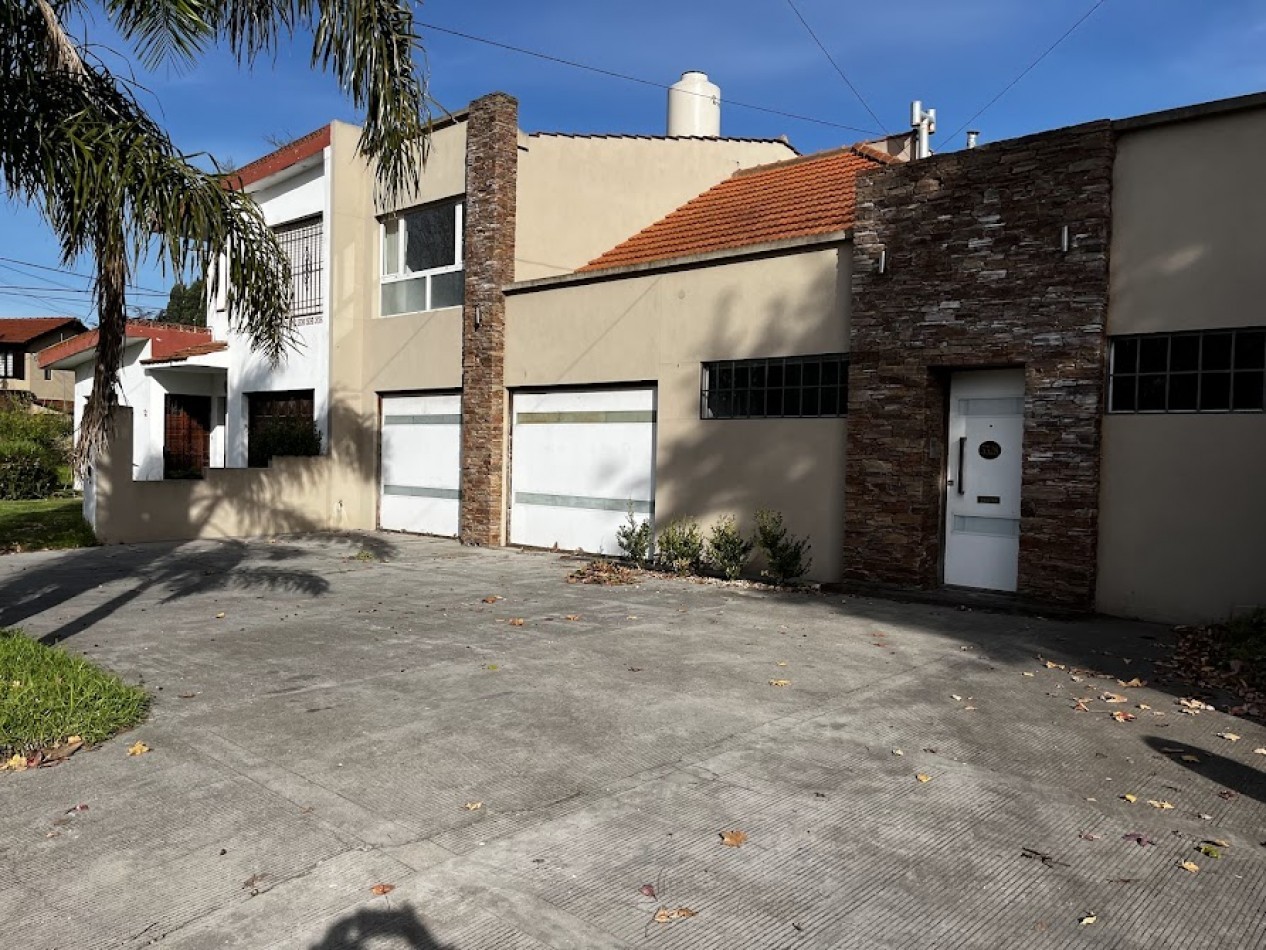 Oportunidad unica en Barrio Constitucion - Chalet en dos plantas