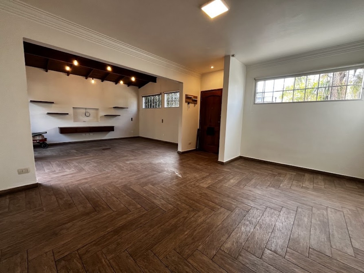 Oportunidad unica en Barrio Constitucion - Chalet en dos plantas