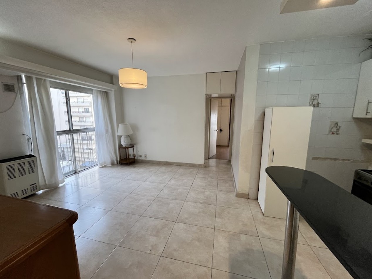 Venta Departamento 3 Amb. con balcon  en Cordoba y Peatonal - Muy Buen Estado