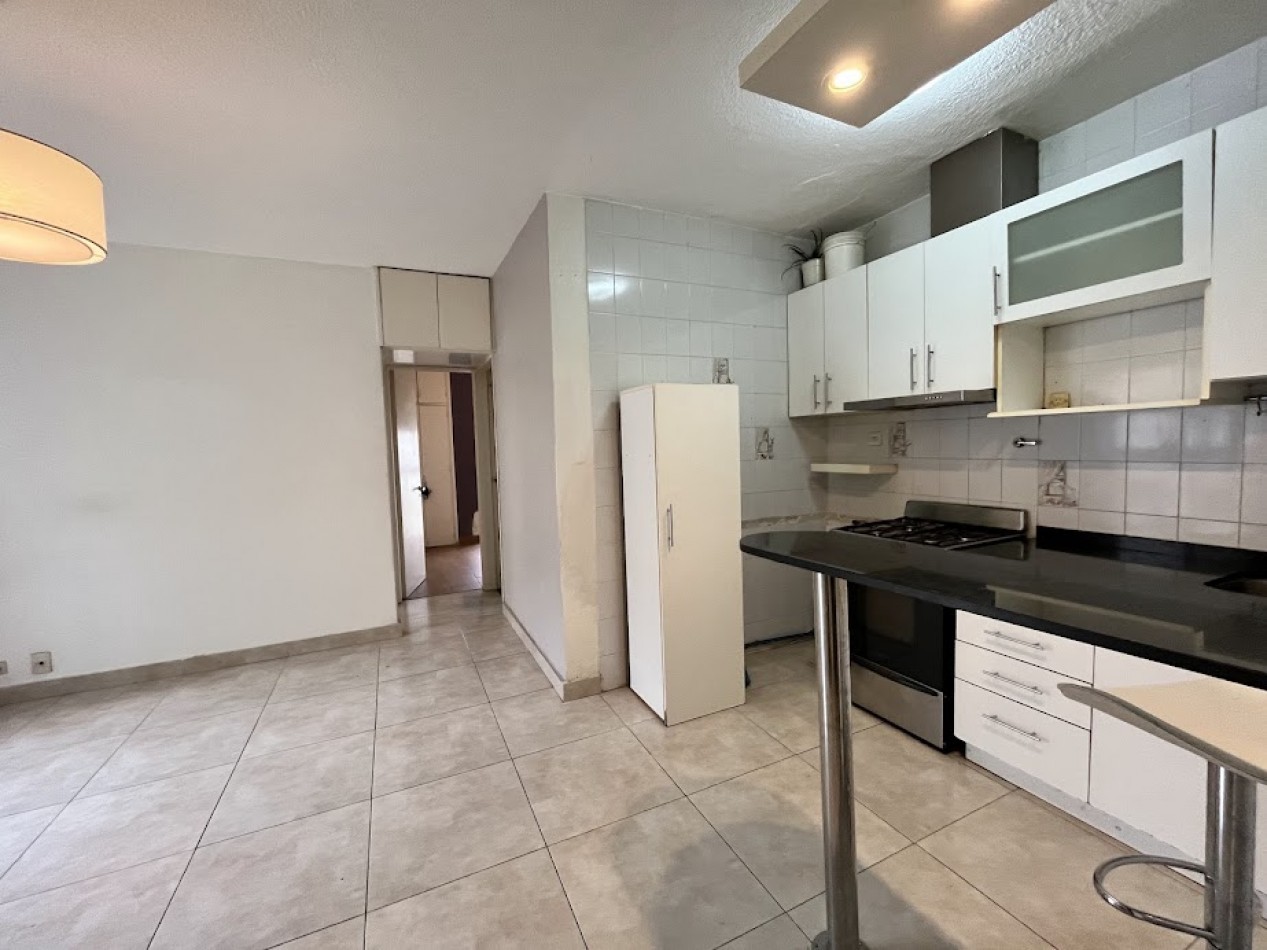 Venta Departamento 3 Amb. con balcon  en Cordoba y Peatonal - Muy Buen Estado