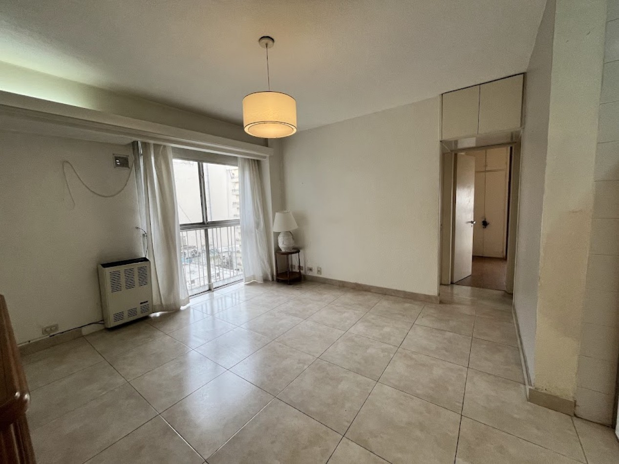 Venta Departamento 3 Amb. con balcon  en Cordoba y Peatonal - Muy Buen Estado