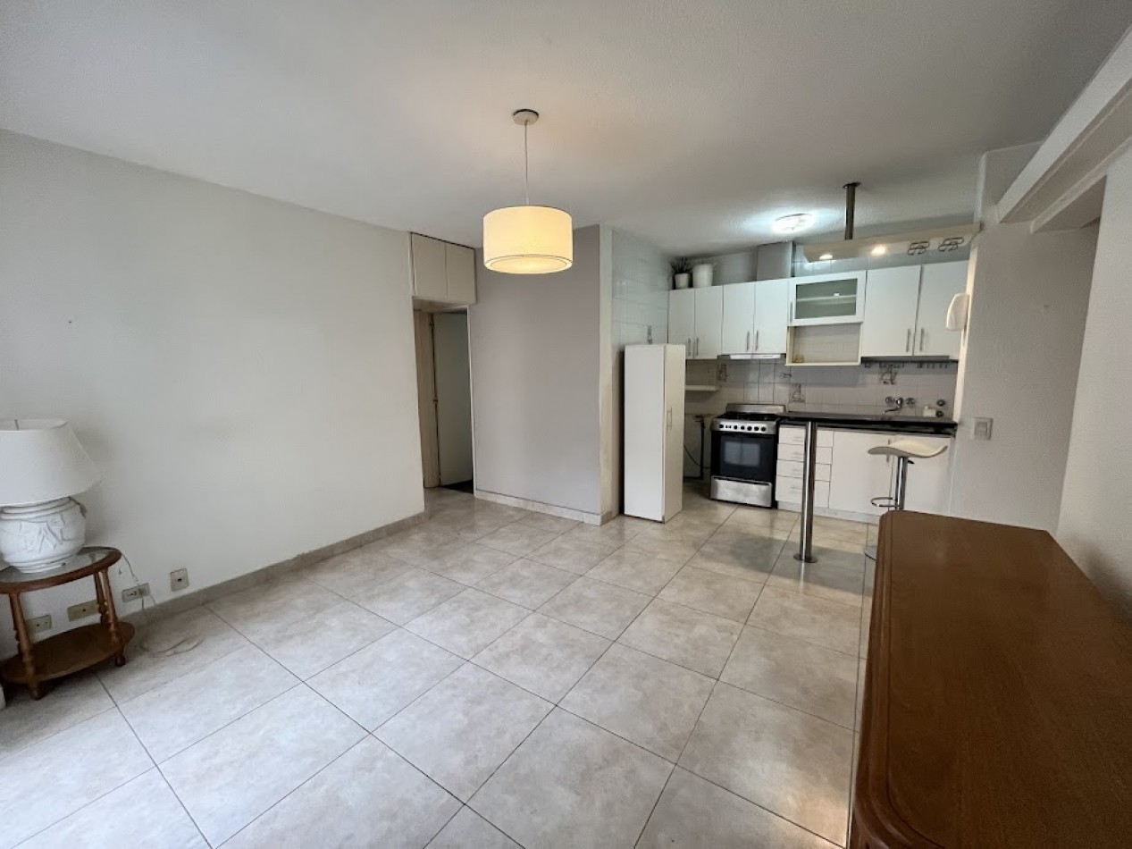 Venta Departamento 3 Amb. con balcon  en Cordoba y Peatonal - Muy Buen Estado