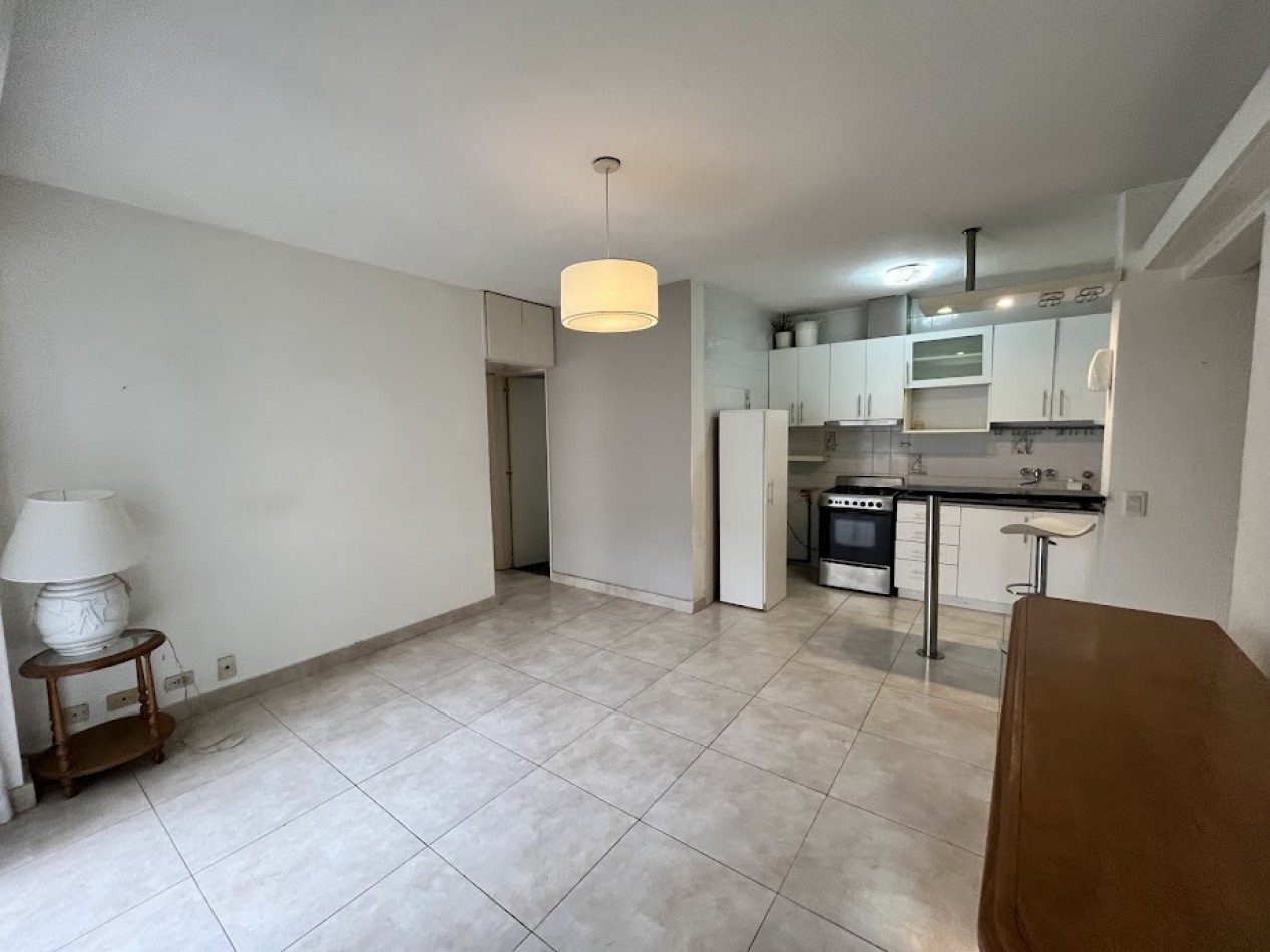 Venta Departamento 3 Amb. con balcon  en Cordoba y Peatonal - Muy Buen Estado