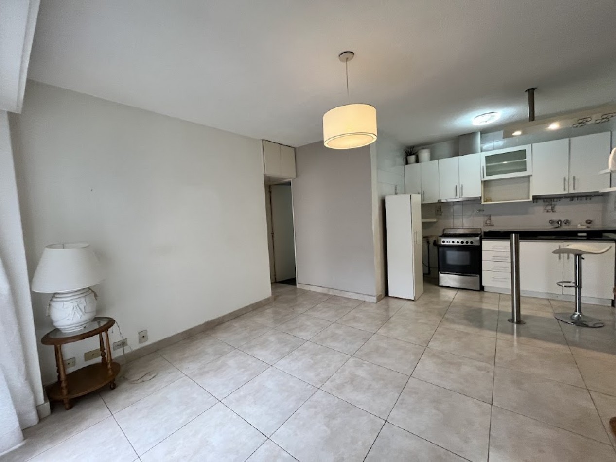 Venta Departamento 3 Amb. con balcon  en Cordoba y Peatonal - Muy Buen Estado