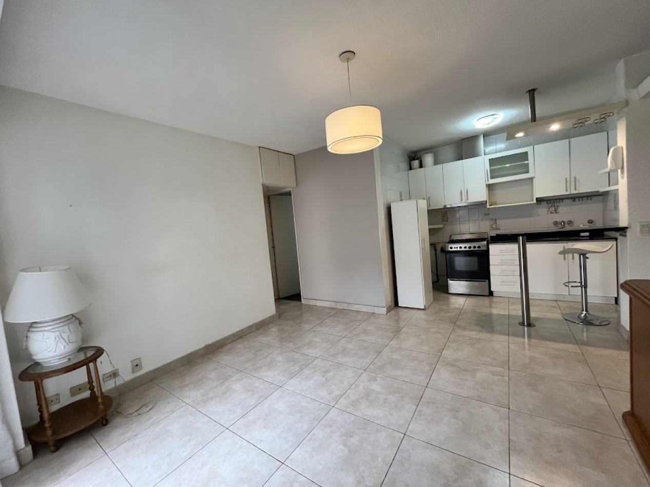 Venta Departamento 3 Amb. con balcon  en Cordoba y Peatonal - Muy Buen Estado