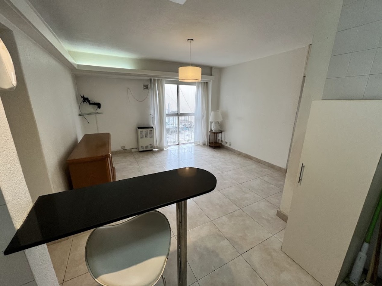 Venta Departamento 3 Amb. con balcon  en Cordoba y Peatonal - Muy Buen Estado