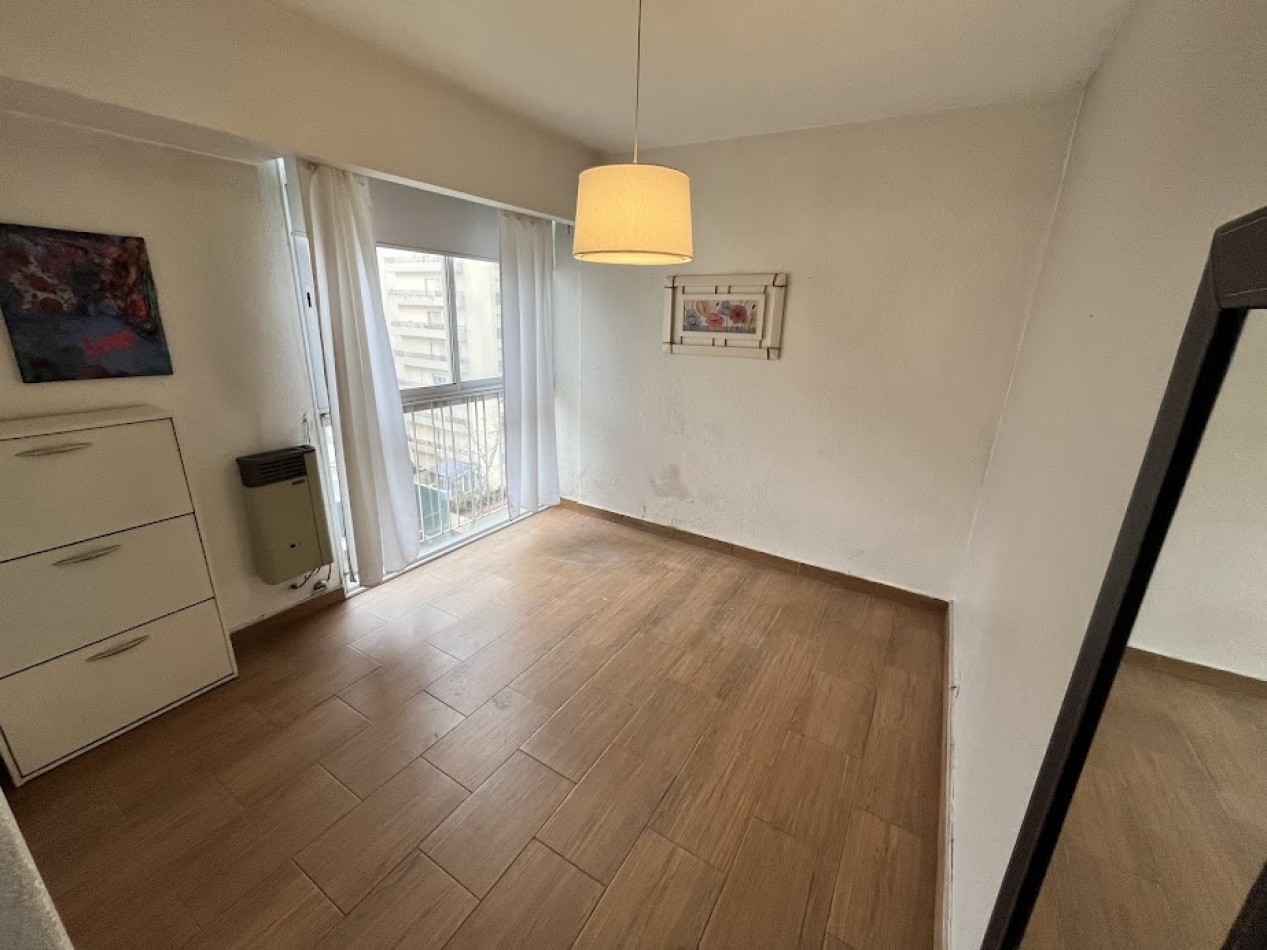 Venta Departamento 3 Amb. con balcon  en Cordoba y Peatonal - Muy Buen Estado