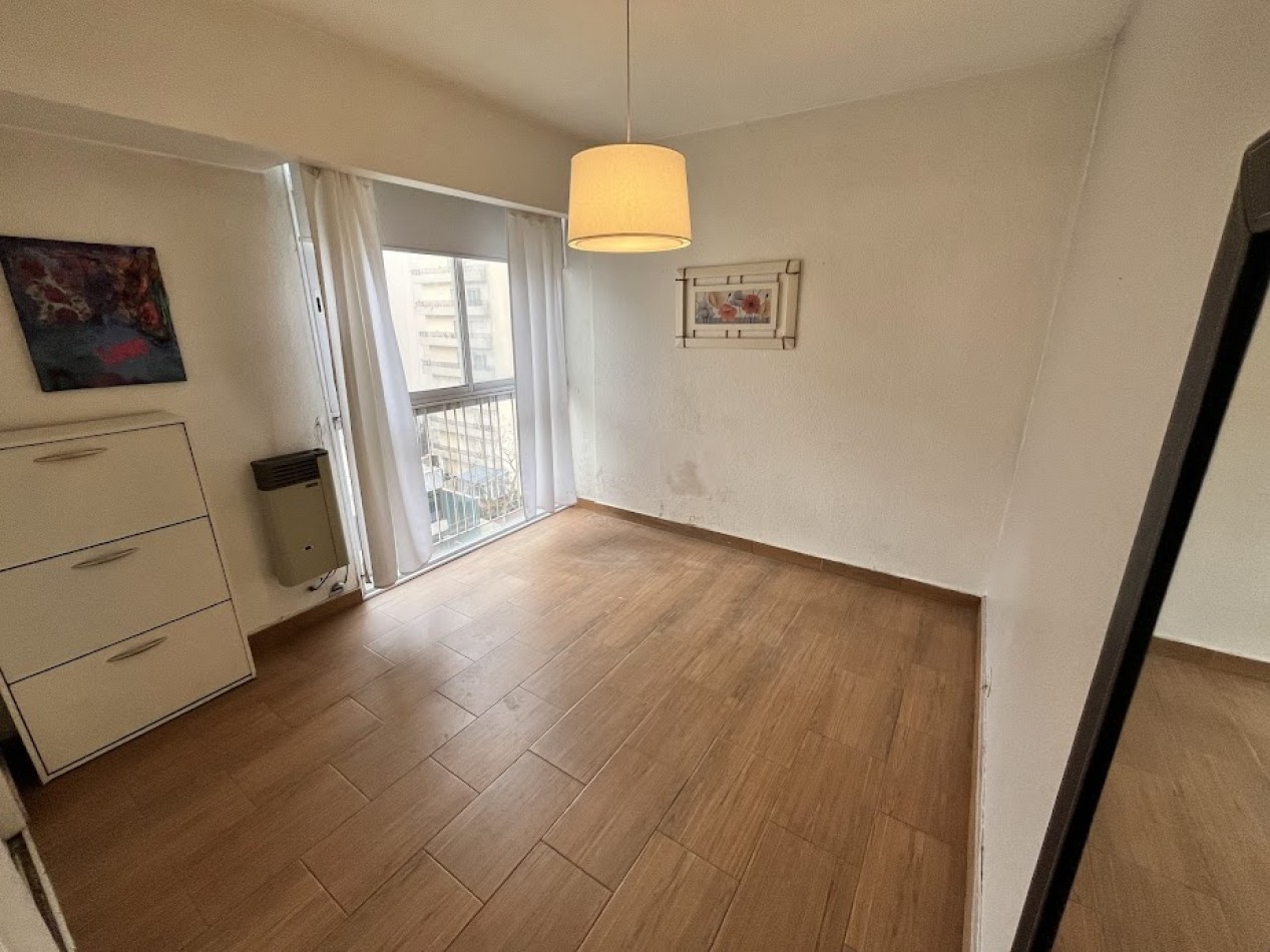 Venta Departamento 3 Amb. con balcon  en Cordoba y Peatonal - Muy Buen Estado