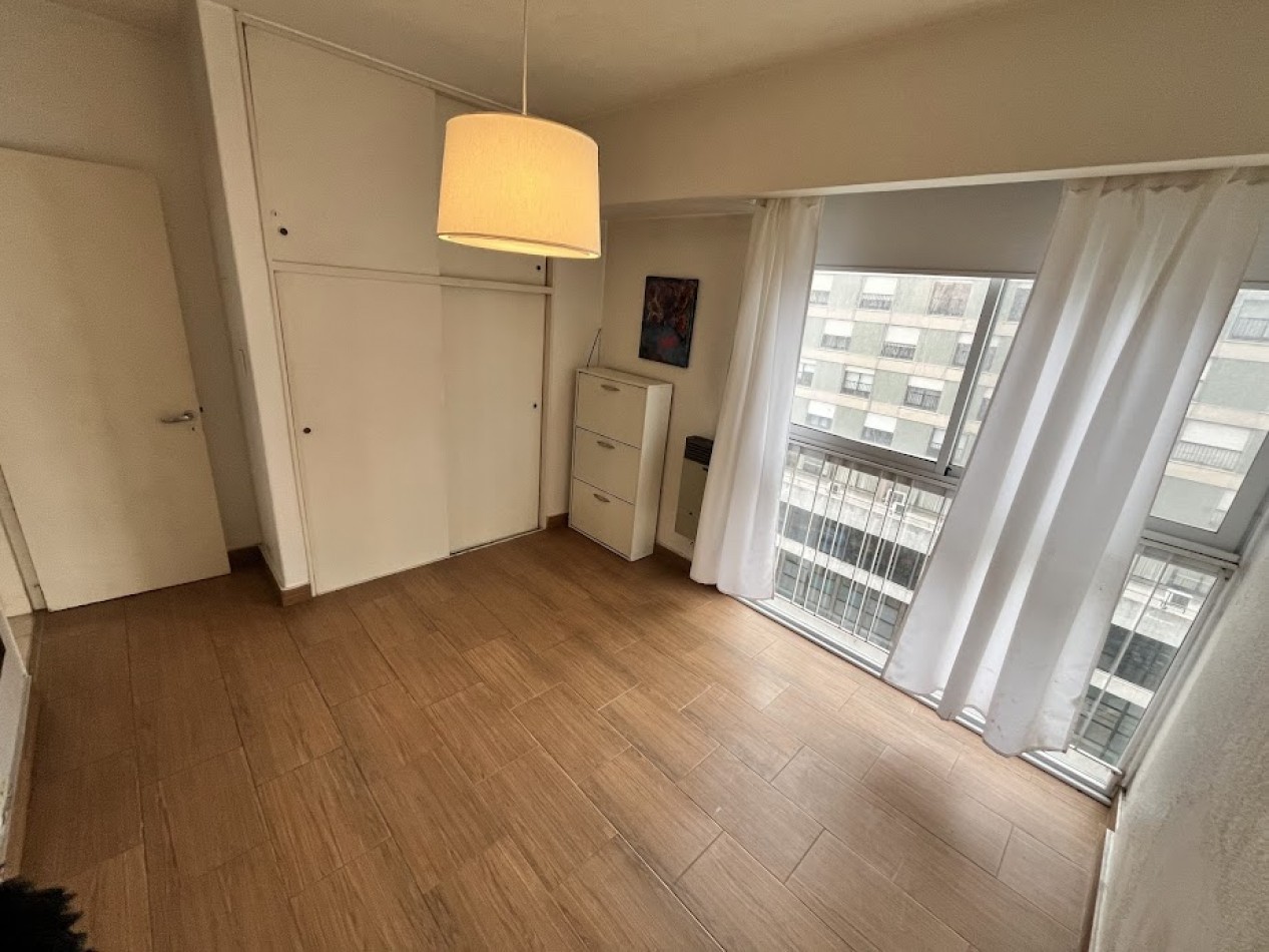 Venta Departamento 3 Amb. con balcon  en Cordoba y Peatonal - Muy Buen Estado