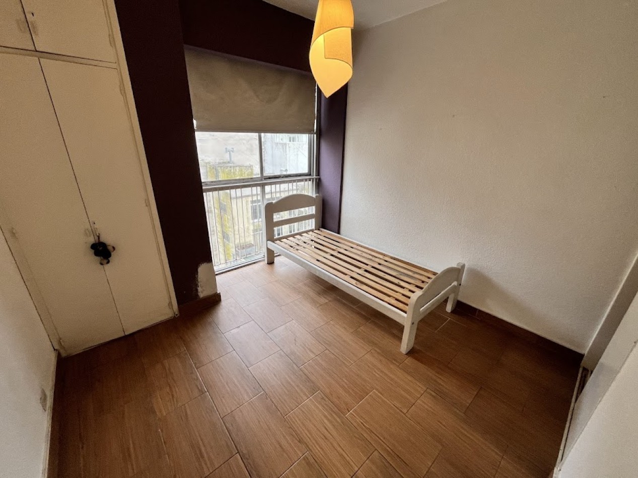 Venta Departamento 3 Amb. con balcon  en Cordoba y Peatonal - Muy Buen Estado