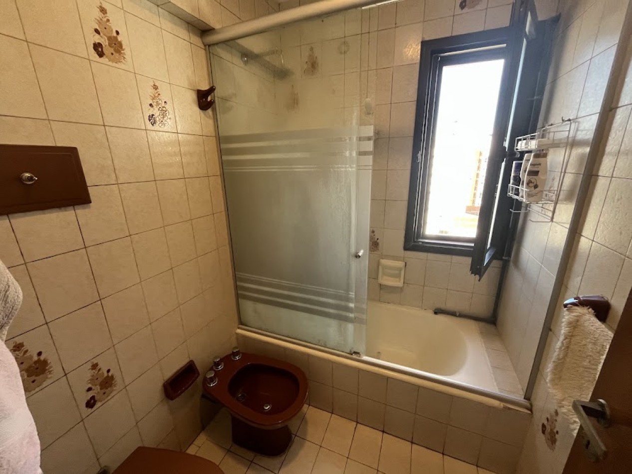 EXCELENTE SEMIPISO DE 3 AMBIENTES AL FRENTE - MUY LUMINOSO -PLAZA MITRE