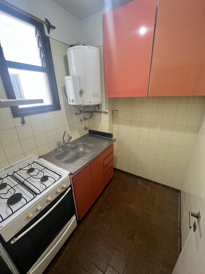 Departamento 3 ambientes al frente - Muy luminoso y de amplias dimensiones-La Perla