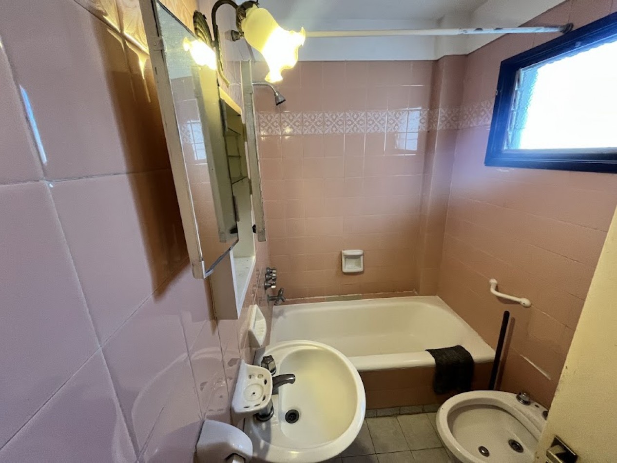 Departamento 3 ambientes al frente - Muy luminoso y de amplias dimensiones-La Perla