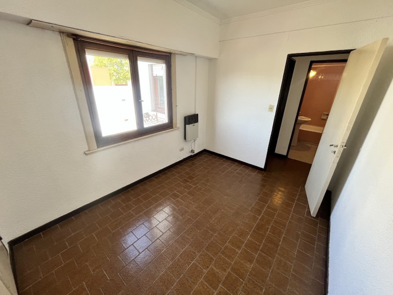 Departamento 3 ambientes al frente - Muy luminoso y de amplias dimensiones-La Perla