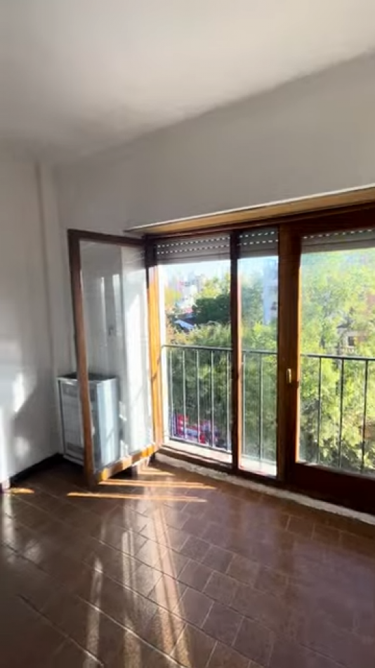 Departamento 3 ambientes al frente - Muy luminoso y de amplias dimensiones-La Perla