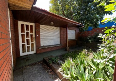 Chalet con Patio, Parrillas y Garage Doble 