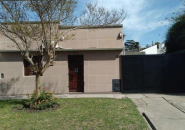 Casa de 3 Ambientes con Garage Doble, Quincho y Patio - A 100 mts de Av. Luro