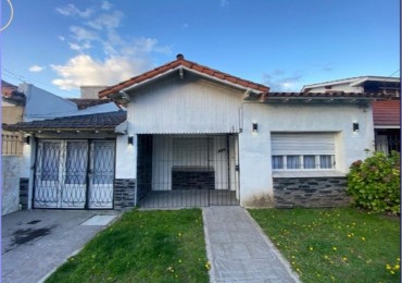 Casa de 4 Ambientes con Parque de 430 mt2 y Quincho 