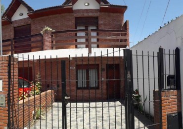 Duplex 3 amb. con patio y cochera