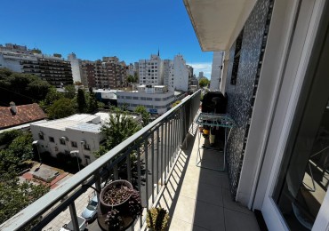 Departamento 3 Ambientes con Dependencia  y balcon al frente !!!!Reciclado en el centro