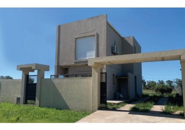 Casa Moderna 3 Amb Amplios sobre 540 m2 SANTA ELENA