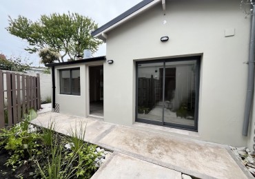 PH 2 amb. moderno con patio, sin expensas y detalles de categoria en La Perla.