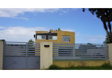 Casa moderna con amplios espacios y excelentes vistas en La Caleta