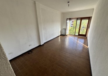 Alquiler 24 meses Dep. 3 ambientes al frente - Muy luminoso y de amplias dimensiones-La Perla