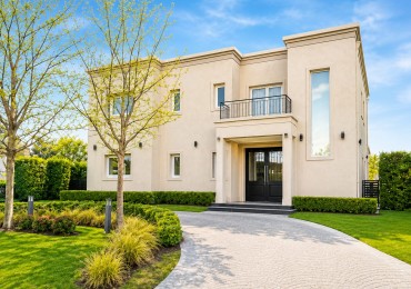 ALQUILER | Imponente casa de 5 ambientes con piscina y parque sobre lote de 1.000 m²