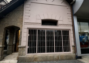 ALQUILER DE LOCAL COMERCIAL - GRAN VIDRIERA EN EXCELENTE UBICACION