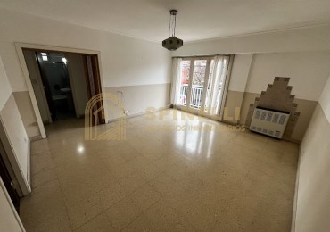 Alquiler 24 meses | Amplio departamento de 3 ambientes con gran balcon al frente-CHAUVIN