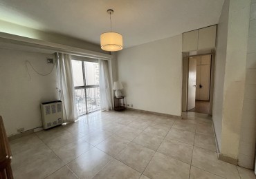 Venta Departamento 3 Amb. con balcon  en Cordoba y Peatonal - Muy Buen Estado